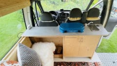 Betsy – Bus camper with long double bed!