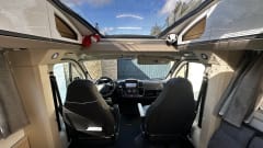 Bob – 3p Adria Mobil semi-integrated uit 2023