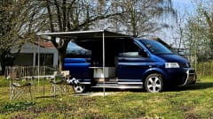 Rugged Volkswagen T5 Camper | extra tent, air conditioning, cruise control