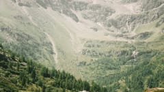 Jeff Benzos – Self-sufficient adventure Mercedes Sprinter for winter and summer