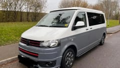 Eddie – 4 berth Volkswagen Campervan T5 Pop top