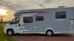 Spacious 4 person Challenger camper with queen bed
