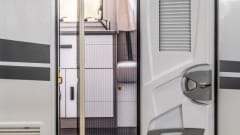 XGO King 1 – Brand new and luxurious alcove camper for 5