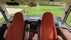 Goed uitgeruste 4 persoons Hymer met airco – 4-person Hymer integrated from 2008