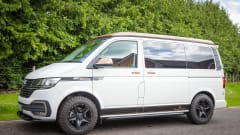 Harriette – 4 berth Volkswagen CamperKing Montecarlo 2021