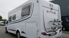 Etrusco T740, Queens- and pull-down bed, 4 sleeping- 4 seats.