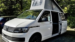 Caledonia  – Noleggio Volkswagen (assicurazione inclusa) dall'aeroporto di Edimburgo: scopri la Scozia! 