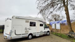 Vakantiehuisje op wielen – Schicker 4-Personen-Camper McLouis