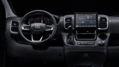 670sl – Sehr luxuriöser Camper mit freistehendem Bett und viel Sitzplatz