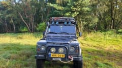 2.5p Landrover Defender 4x4 expedition car 