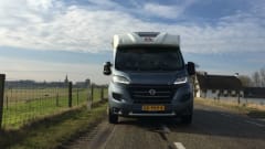 Modern Camper, automatic with air conditioning, TV and bicycle lift💪 fully equipped!