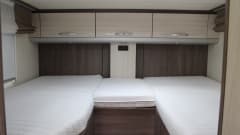 2p Bürstner semi-integrated uit 2016