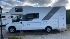 7 berth Adria sunliving ad70dk. Reg 2022