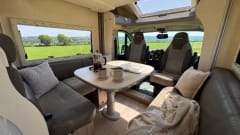Geräumiges Wohnmobil mit 4 Schlafplätzen – unter 7 m