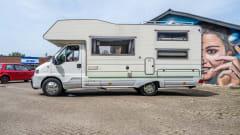 Cozy 8-pers. with 5 fixed berths.