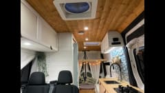 Crafty Fredrick – The comfverted 2018 VW Crafter Supervan 