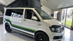 The Greenline Escape – Stylish Queen: Volkswagen Campervan (4 berth)