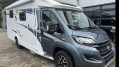 Maudje – Super nice family camper length beds and lifting bed 