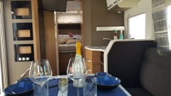 Adriaantje – LUXURY RV with QUEENSBED 4 pers