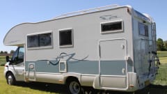Super Brig 677 TC – Spacious Super Brig 677 TC with 6 beds and XXL garage!