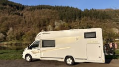 White pearl – 5p Ford semi-integrated uit 2026