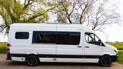 Gigi – 2p Mercedes Sprinter Off Grid (Bed 02m05!)