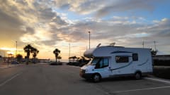 Diesel de roze schaats (kids zijn creatief 😄) – Comfortable and complete 6p alcove camper