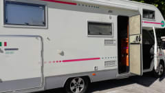 Jhonny Lucky - The lucky camper!