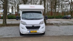 Dolly – Luxury camper with plenty of storage space.