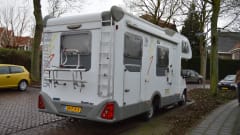 6-person family camper with AIRCO, spacious cross bed and large alcove
