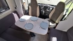 Mobi – 4p McLouis semi-integrated uit 2024