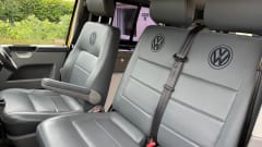 Sunshine Daisy – 4 berth Volkswagen campervan from 2006