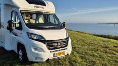 Camper 1 – Spacious and luxurious 6-person camper incl. PlayStation 4