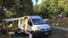 Buzzl – Off grid Renault Master bus