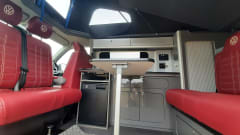 Florence (Flo for short) – Gorgeous 4 berth Volkswagen T5 Campervan 