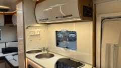 Luxury 6 berth 6 Belted Roller Team Autoroller 747