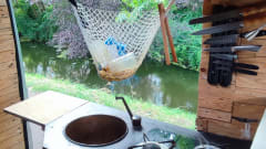 Zelfbouw Surfbus met charme en privacy