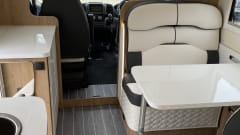 Discovery  – Discovery - 5 berth motorhome