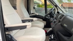 BusCamper Bavaria - 2 personen (+ 1 hond)