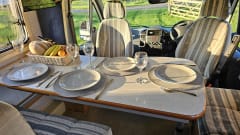 Ellie – Comfortable 4-Berth Motorhome with Large Garage for Hire
