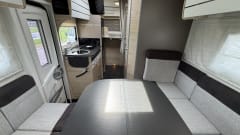 Chausson teilintegriertes Wohnmobil für 5 Personen