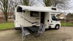 Luxurious & complete 4-6 person camper.