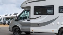 UWD – Air Conditioned | Family Motorhome | Bunk Beds & Large Double