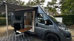 El Monstro – Luxurious and comfortable 2 person camper bus