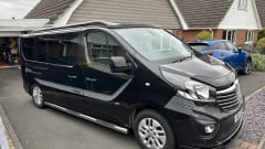 Roma – 4-persoons Vauxhall Vivaro campervan LWB