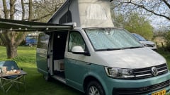 4p Volkswagen campervan uit 2019
