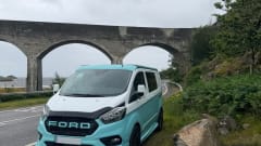 Campervan Ford a 4 posti letto del 2021