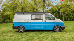 Waves – 2p Volkswagen campervan from 2000
