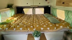Manfred – VW LT28 - Atmospheric 2p camper bus from 1976