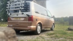 Snug Dubs – Volkswagen Campervan 4 Birth 